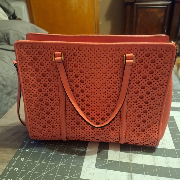 Kate Spade coral leather Romy Perri Lane handbag with gold embossed hardware. - Picture 3 of 8